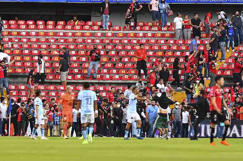 Trifulca en la Corregidora en el juego entre Querétaro y Atlas 