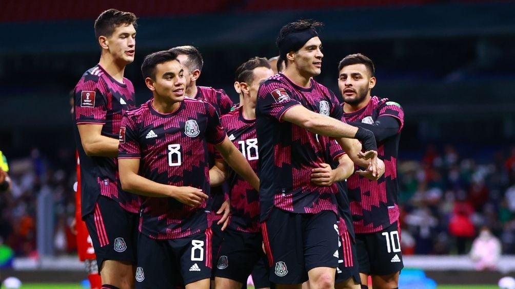 Seleccionados mexicanos en un partido de Eliminatoria