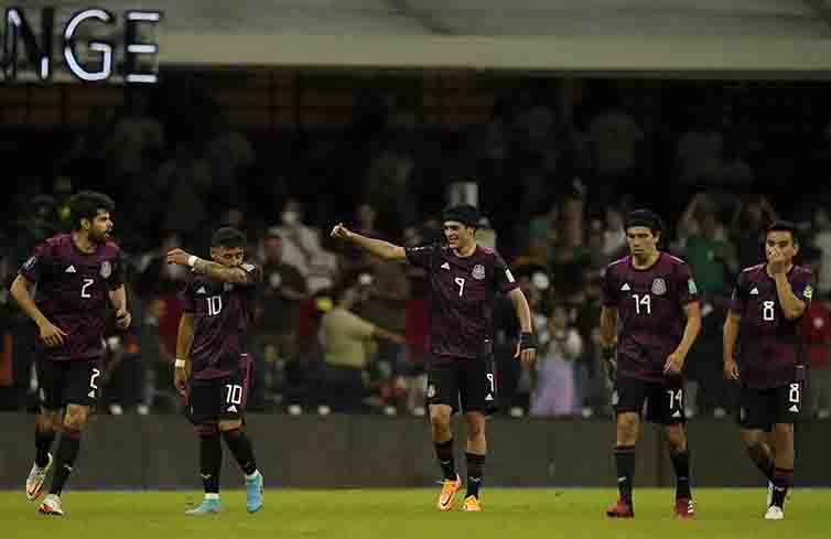 Selección Mexicana festejando un gol