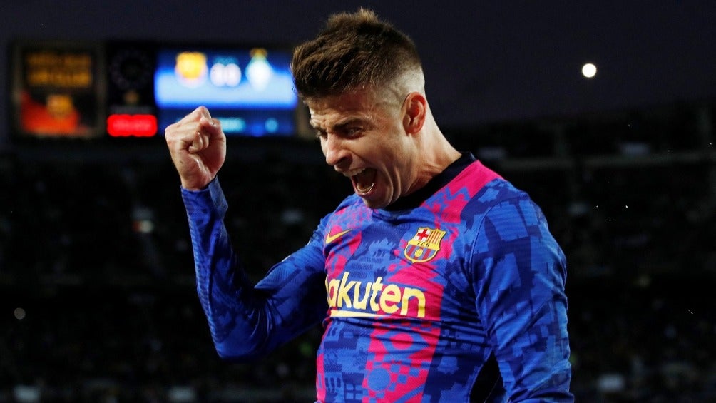 Gerard Piqué festejando gol con el Barcelona en partido de LaLiga