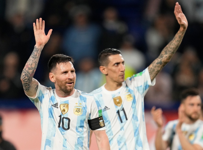 Messi y Di María en un partido de Argentina