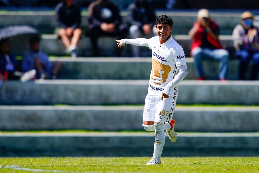 Miguel Carreón en un partido de Pumas Sub20