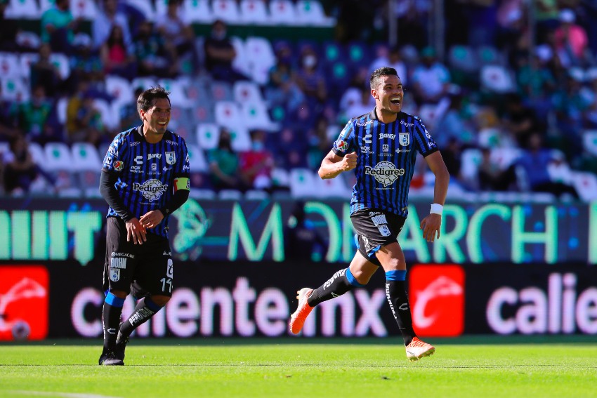 Pablo Barrera tras anotar gol a favor de Querétaro