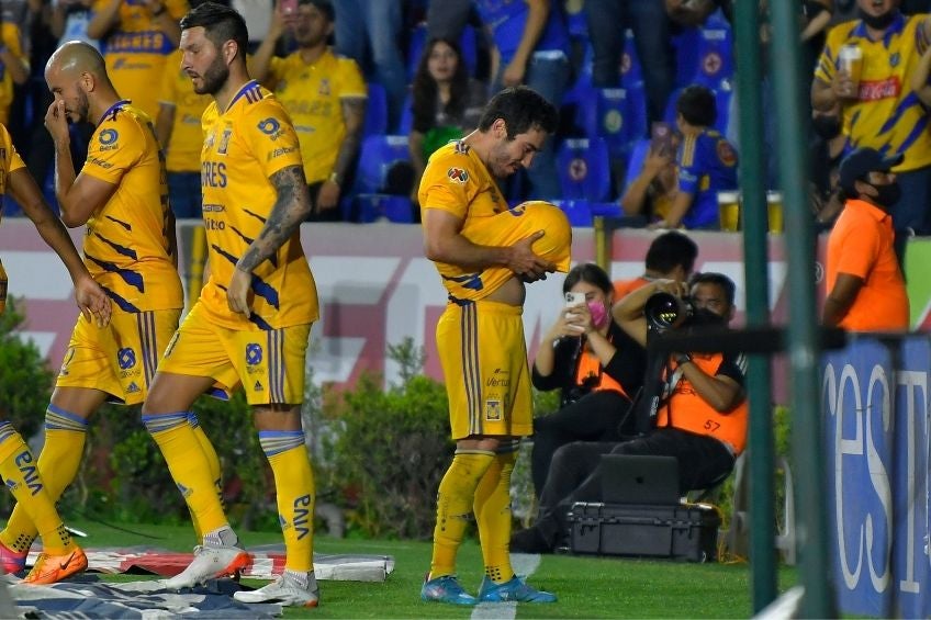 Juan Pablo Vigón festejando su gol