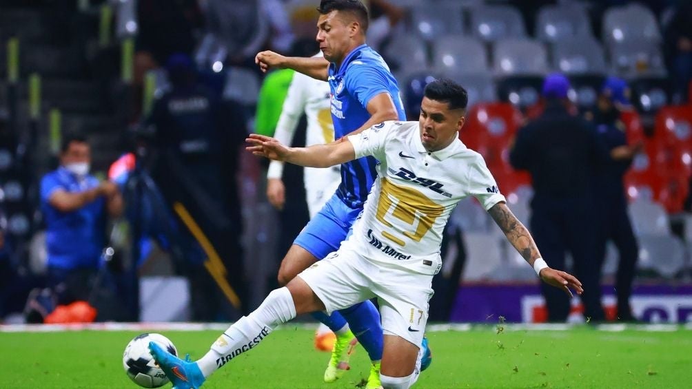 Leonel en un partido con Pumas