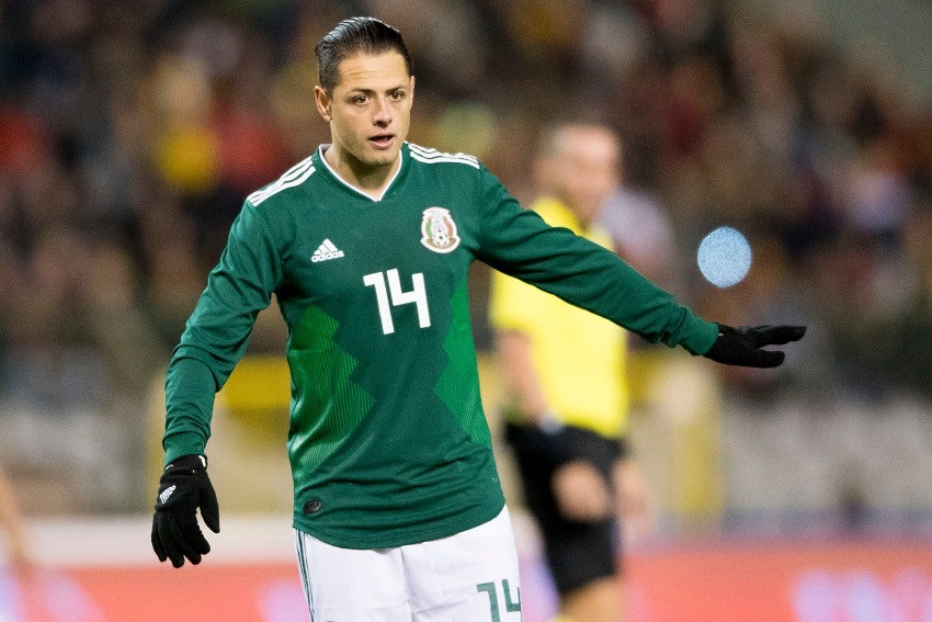 Javier Hernández en un partido de la Selección Mexicana