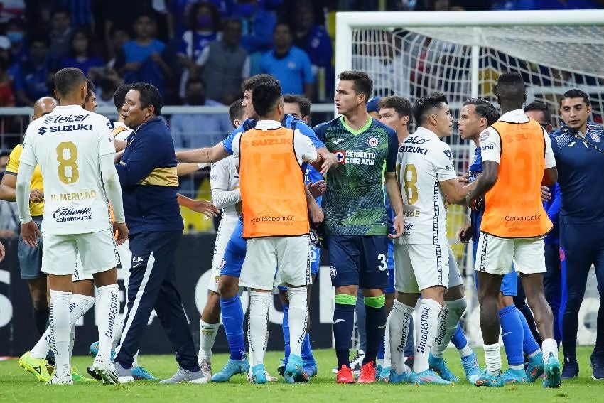 Conato de bronca tras finalizar el Cruz Azul vs Pumas