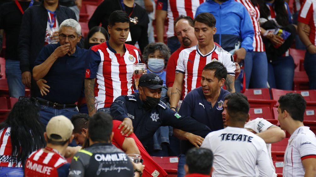 Afición de Chivas hizo grito homofóbico en partido ante Monterrey