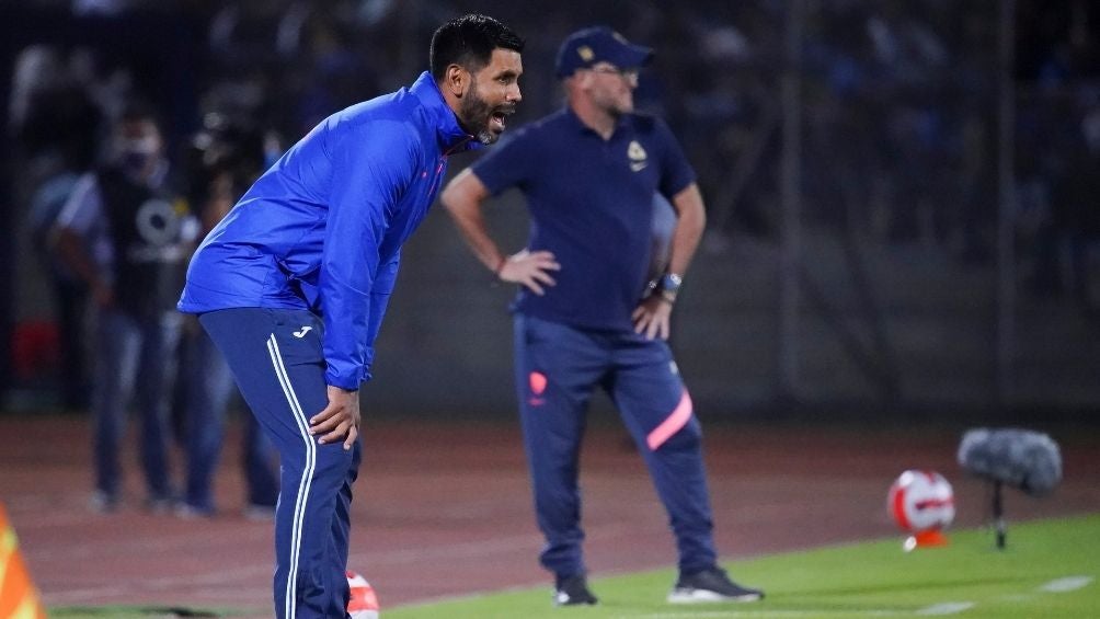 Velázquez en un partido con Cruz Azul