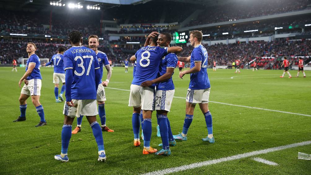 Leicester City festejando gol ante el PSV