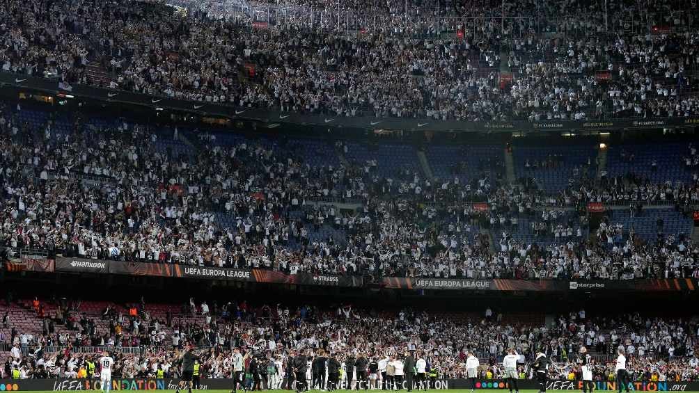 Afición del Eintracht Frankfurt realizó invasión al Camp Nou