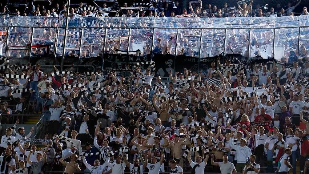 Afición del Eintracht Frankfurt realizó invasión al Camp Nou