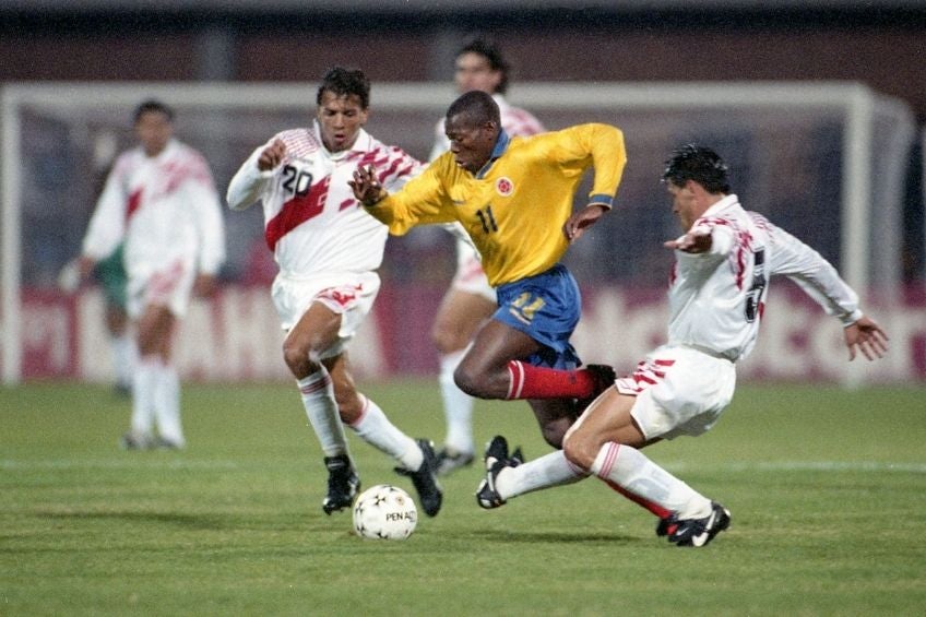 Freddy Rincón en un partido de Colombia 