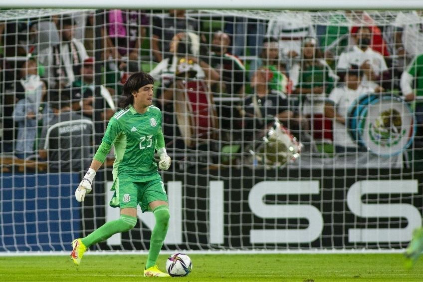 Carlos Acevedo durante un partido de México