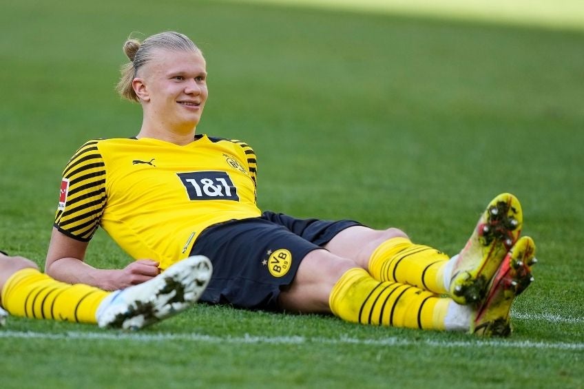 Erling Haaland jugando con el Borussia Dortmund