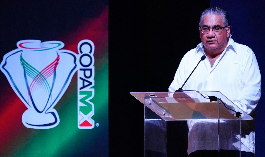 Sarmiento conduce evento de Copa MX