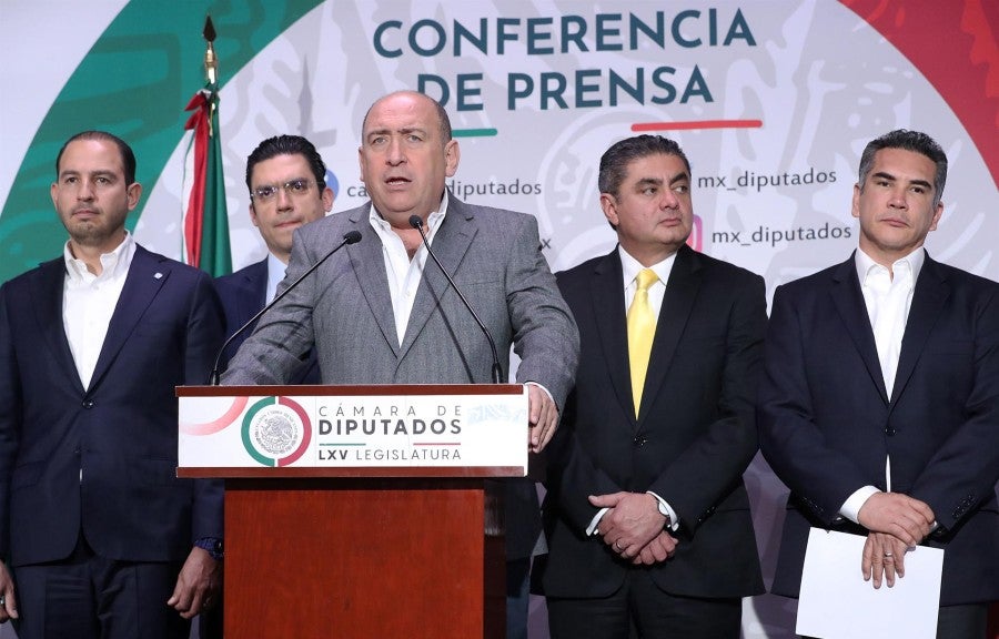 Rubén Moreira. coordinador parlamentario del PRI, en conferencia de prensa