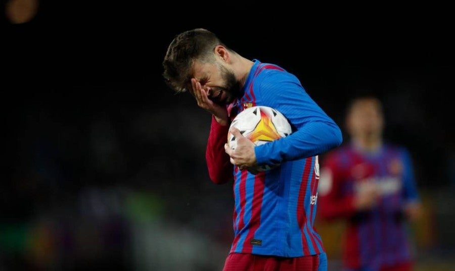 Piqué se lamenta en juego del Barcelona