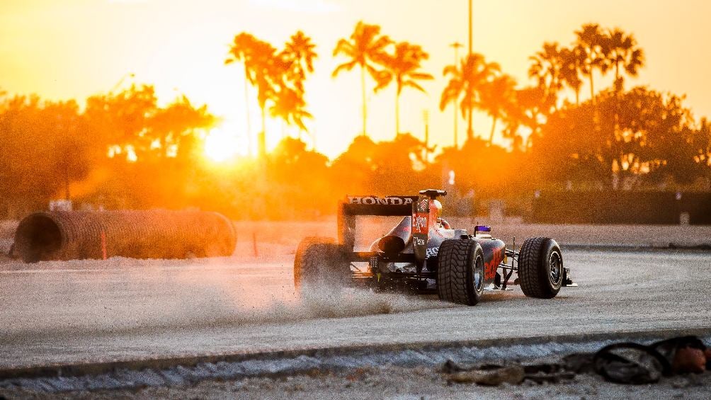 Sergio Pérez a bordo del RB7 realizando 'Race To Miami'