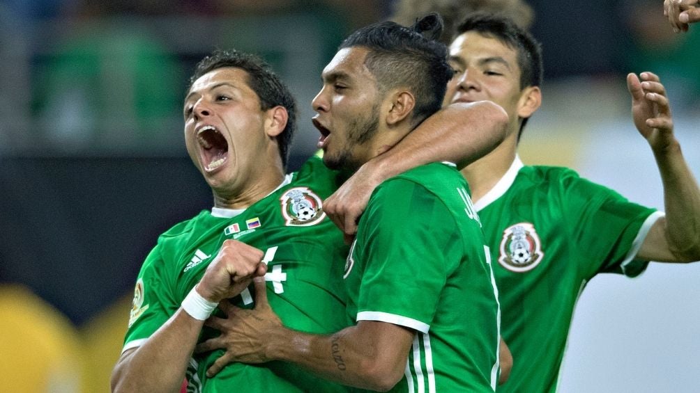 Chicharito y Tecatito en un juego con el Tri