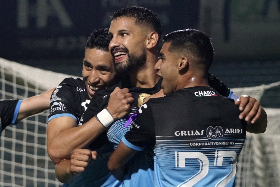 Jugadores del Tampico Madero festejando un gol