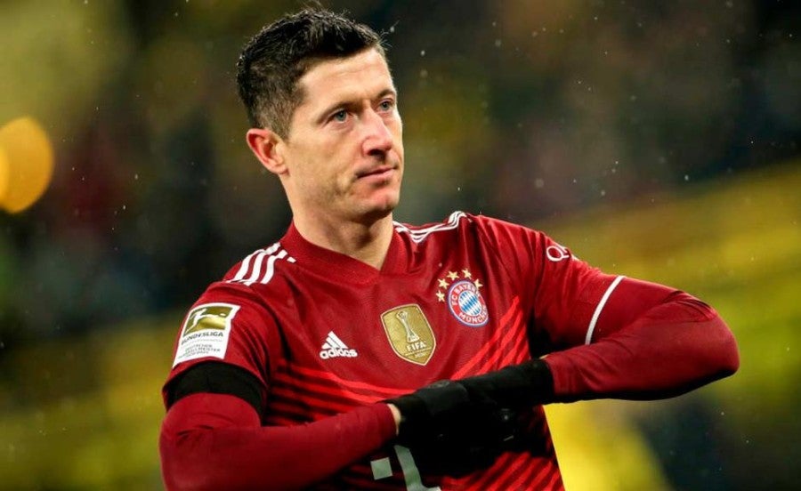 Robert Lewandowski celebra gol ante Borussia Dortmund