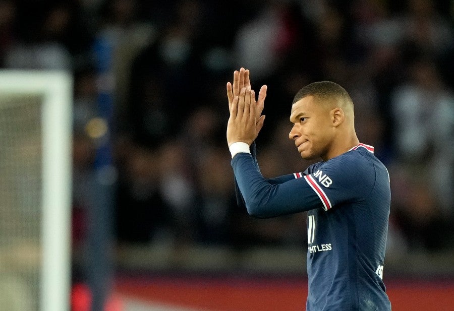 Familia de Mbappé viajó a Qatar