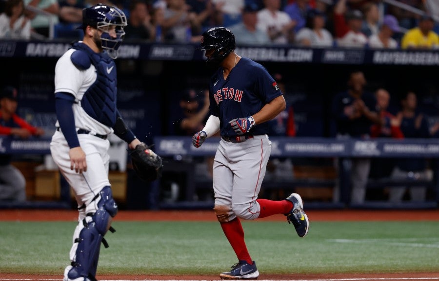 Xander Bogaerts llega al plato