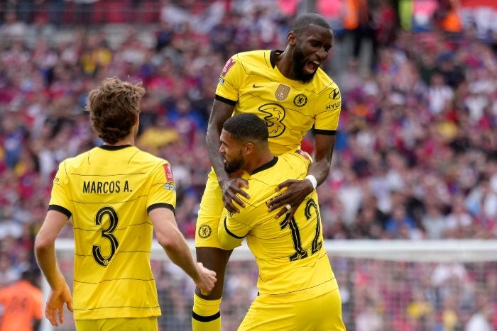 Antonio Rudiger en festejo con Chelsea