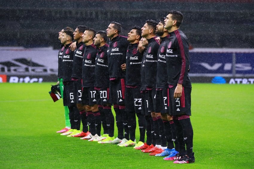 Selección Mexicana previo a un partido en el Azteca