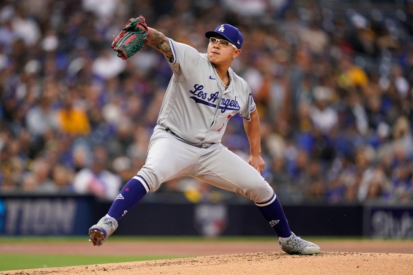 Julio Urías en un juego de los Dodgers