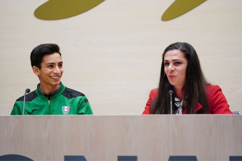 Donovan Carrillo y Ana Guevara en conferencia de prensa