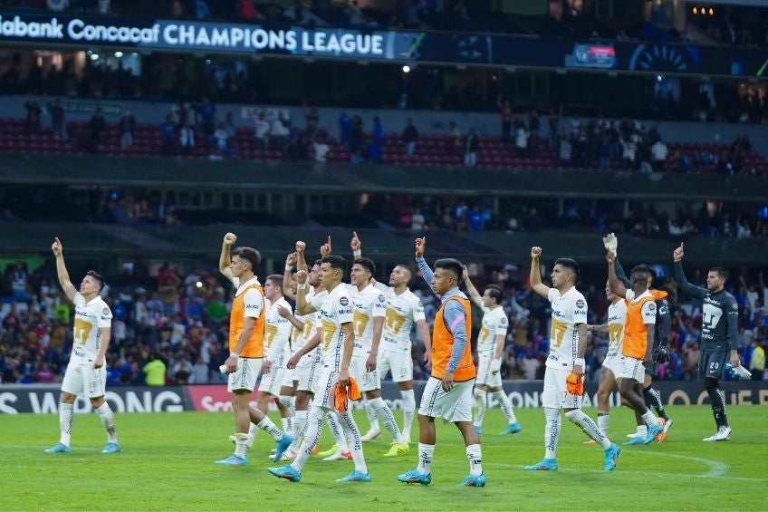 Jugadores de Pumas festejando el pase a la Final