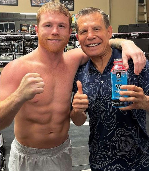 Canelo Álvarez y JC Chávez tras anuncio del producto