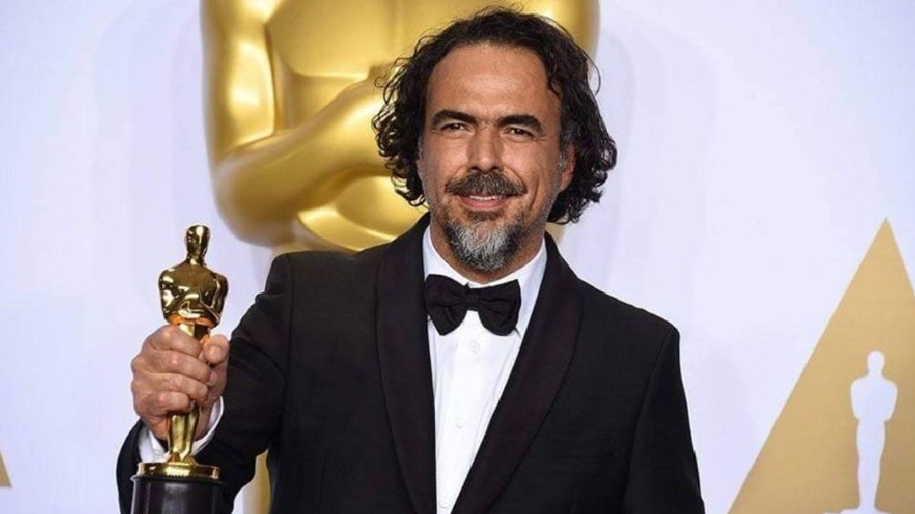 Iñárritu celebrando la obtención del Óscar