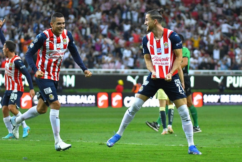 Hiram Mier en un partido de las Chivas 