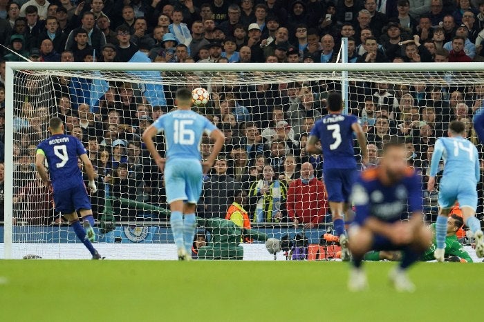 Benzema cobrando a lo Panenka vs el City