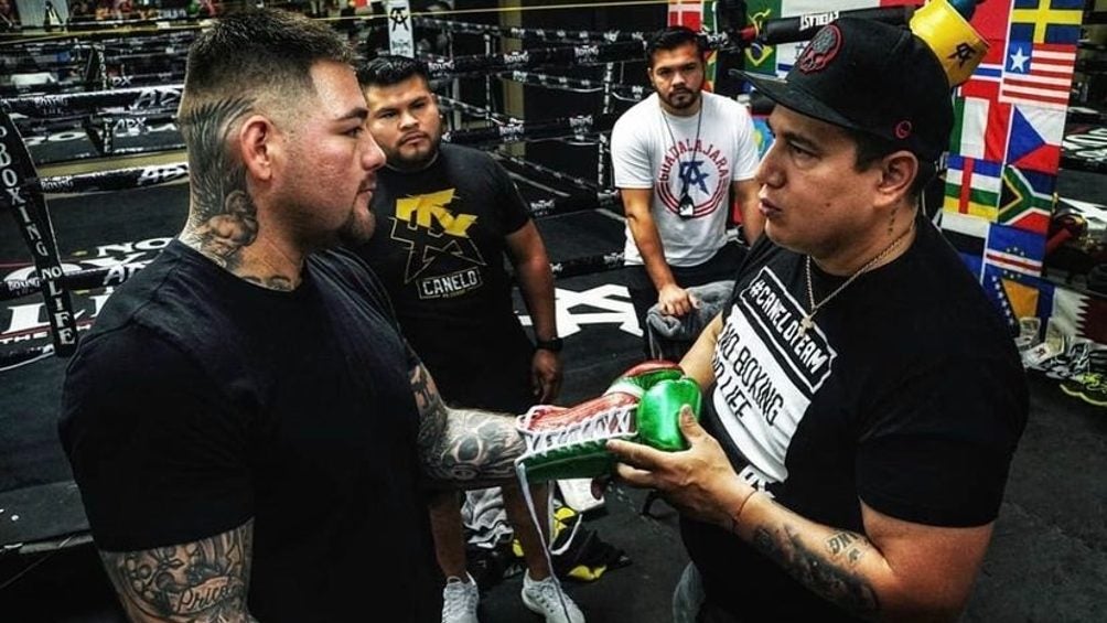 Andy Ruiz junto a Eddy Reynoso