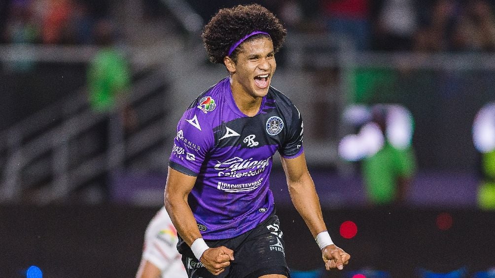 Eduard Bello festejando anotación en Liga MX con Mazatlán FC