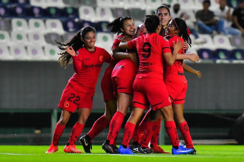 Toluca celebrando un gol 