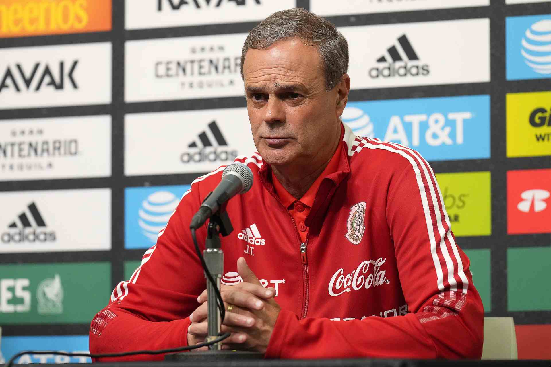 Jorge Theiler durante conferencia de prensa con la Selección Mexicana