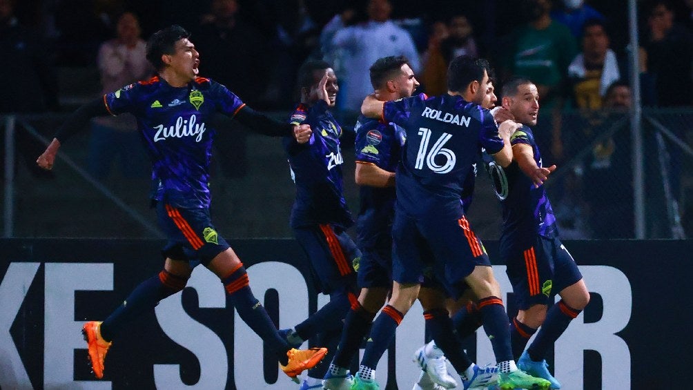 Seattle Sounders celebrando anotación ante los Pumas