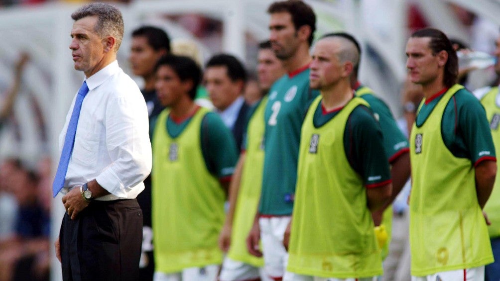 Javier Aguirre dirigiendo a la Selección Mexicana en Corea-Japón 2002