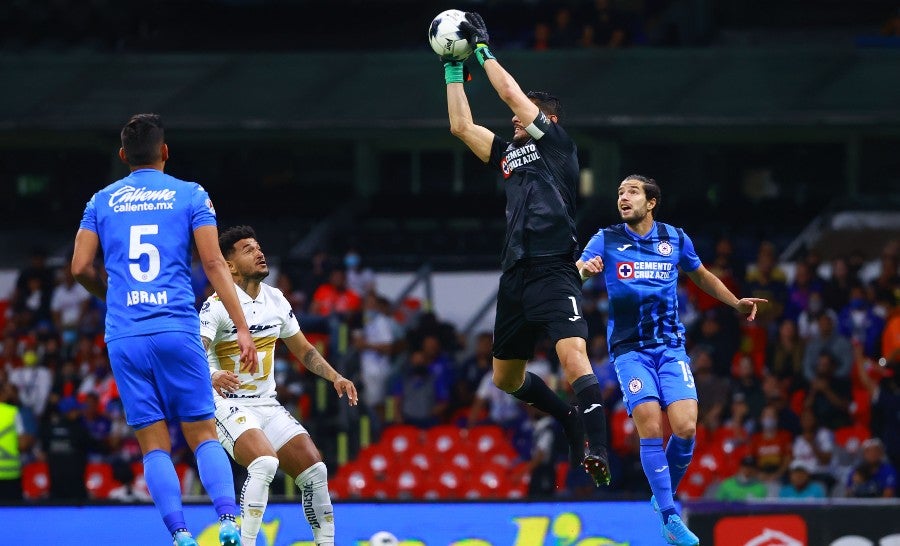 Corona en juego de Cruz Azul