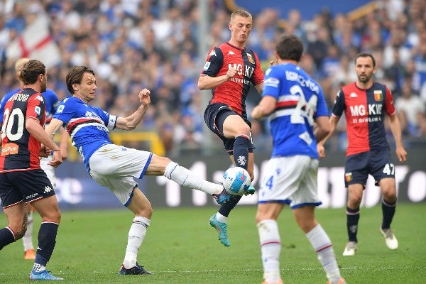 Sampdoria vs Genoa en acción en la Serie A