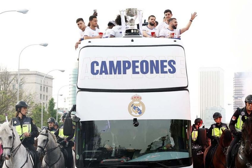 Jugadores de Real Madrid festejando el título de LaLiga