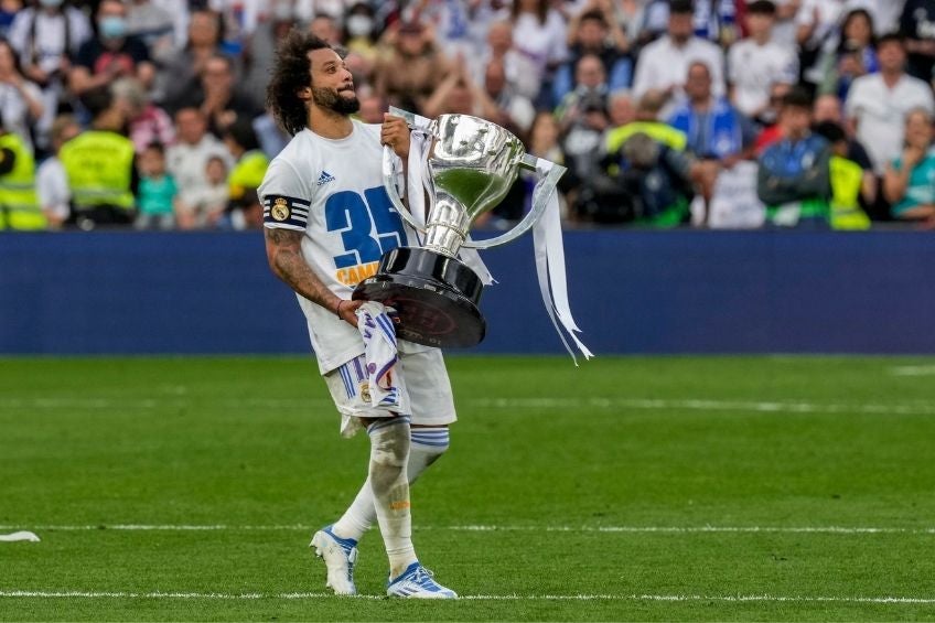 Marcelo con el trofeo de LaLiga