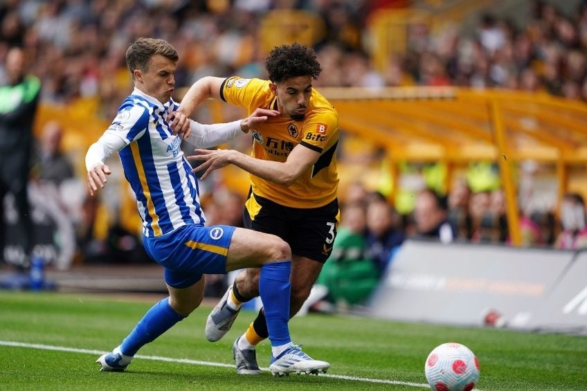 Aït-Nouri durante un partido del Wolverhampton