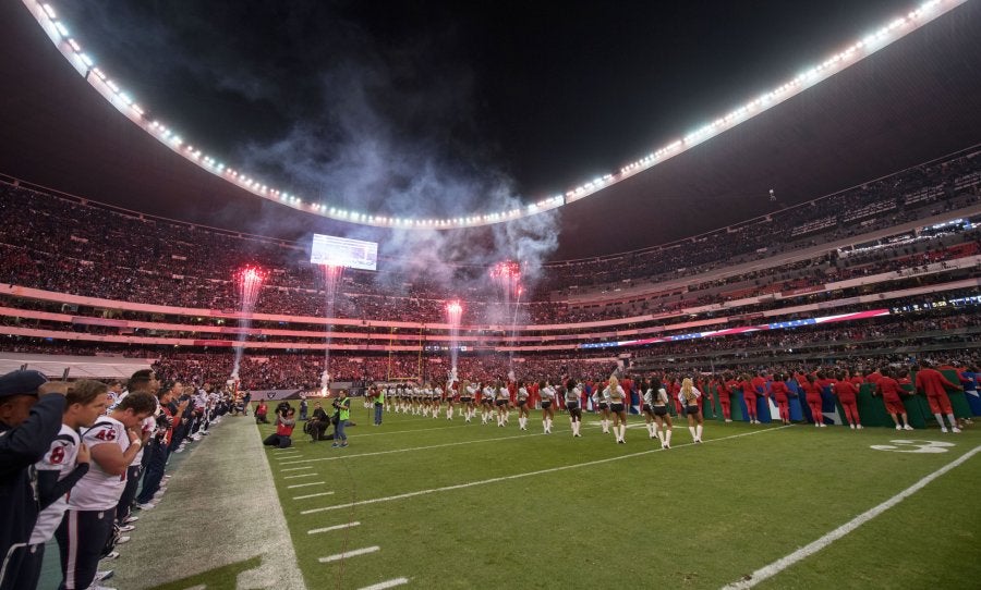 Juego entre Texans y Raiders en el Estadio Azreca en 2016