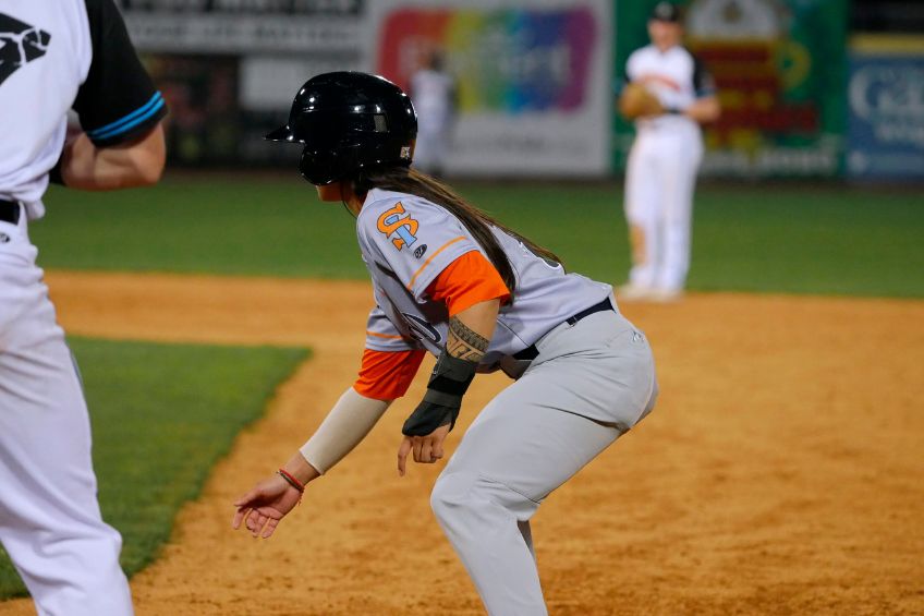 Kelsie Whitmore con los Staten Island Ferryhawks